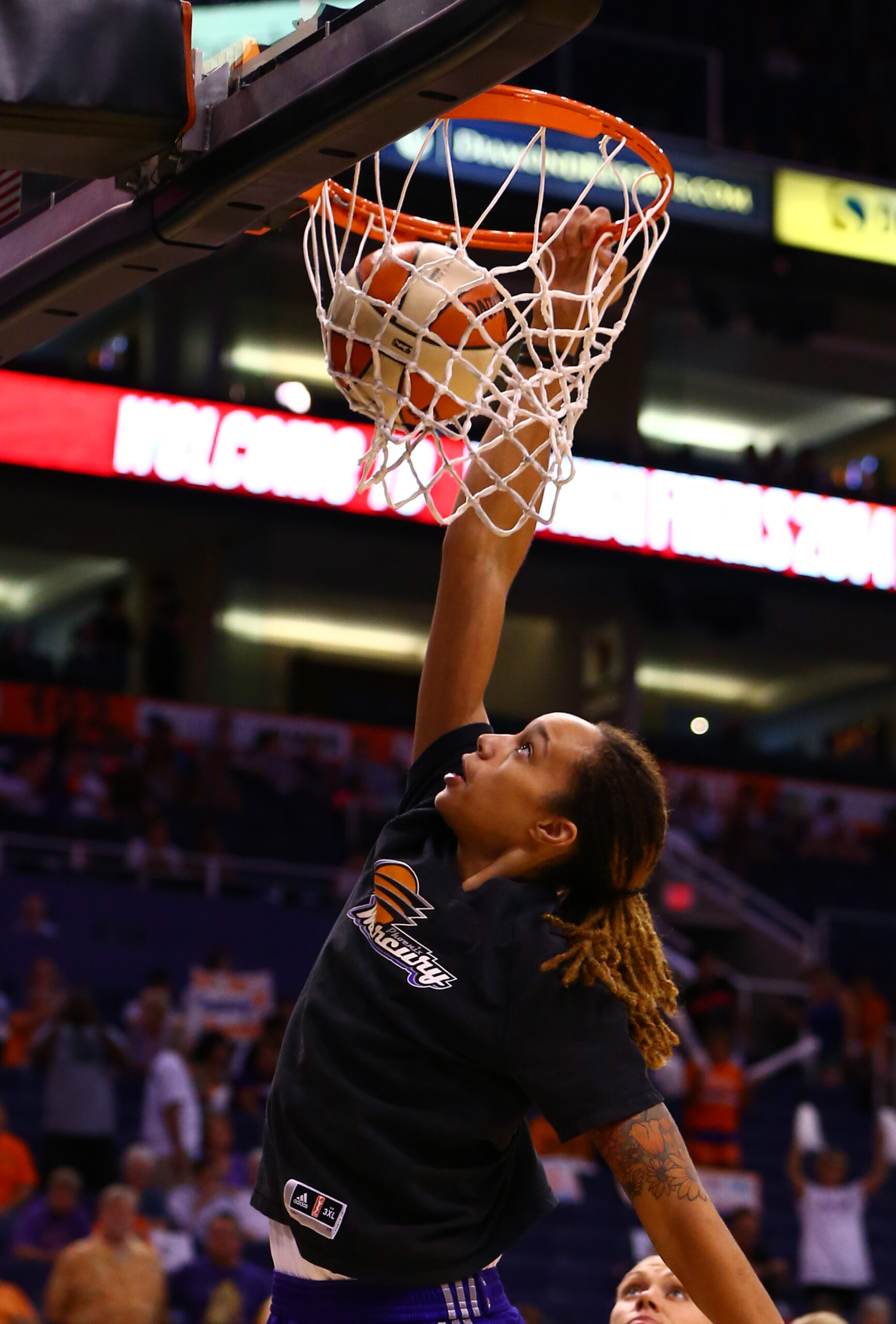 Pretty girl dunking